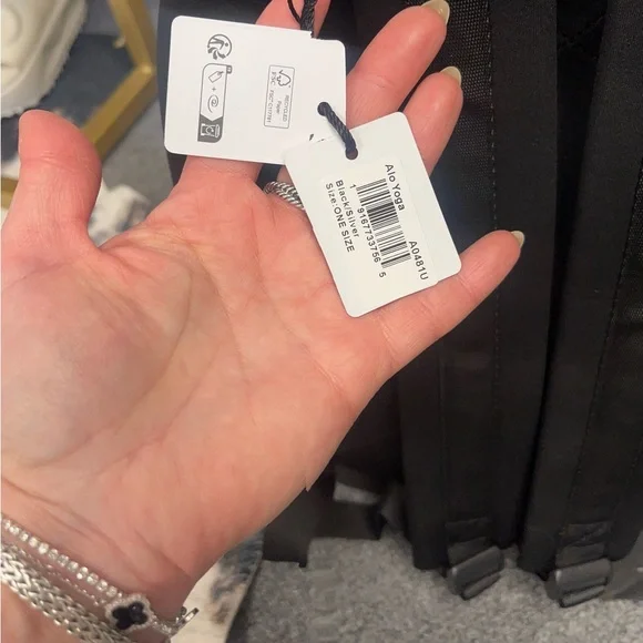 ✨ALO Backpack ✨ - Picture 7 of 8